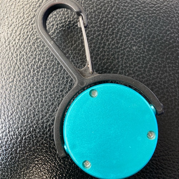 SecureBrite Clip Light With Emergency Red Flasher - Picture 2 of 2